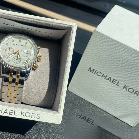 Michael Kors Women’s Watch Ritz Two Tone MK5057 - Picture 14 of 16